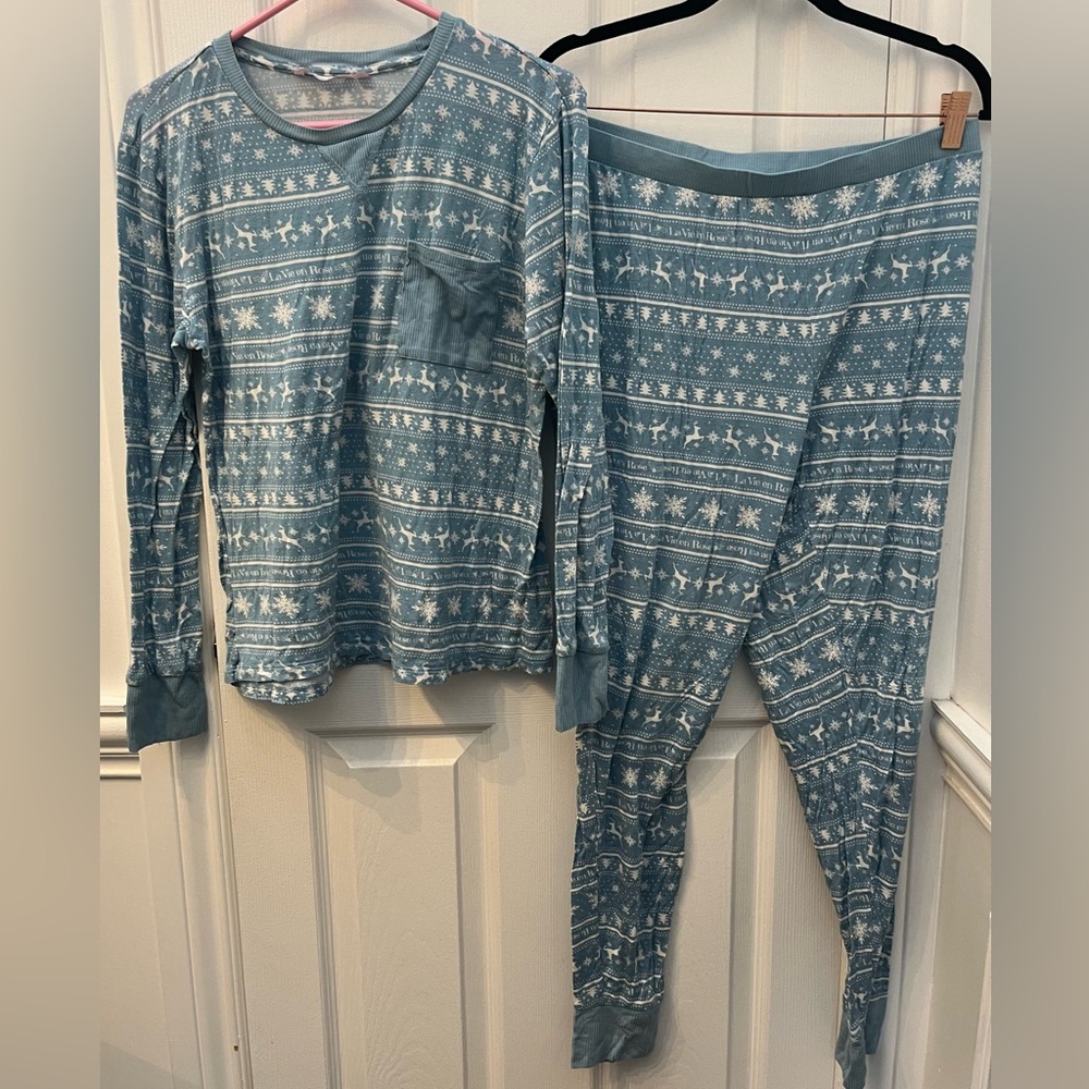 La Vie en Rose Cozy Blue and White Patterned Pajamas